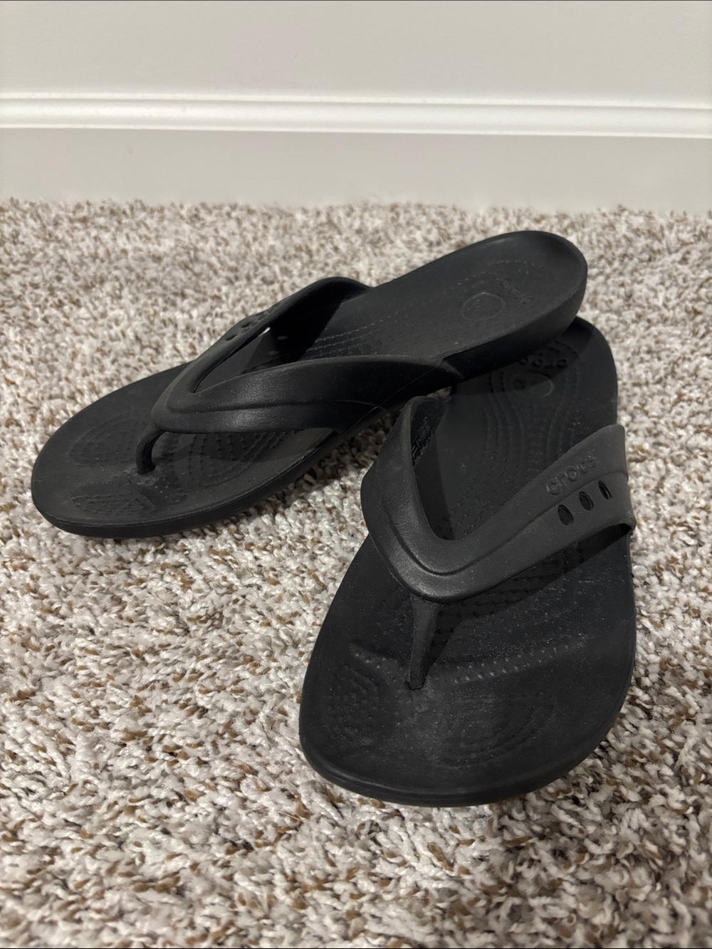 CROCS Women's Black Thong Flip-Flop Sandals